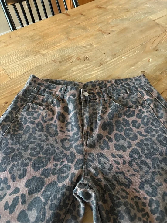 Look a like Free People barrel jeans. - Picture 2 of 4